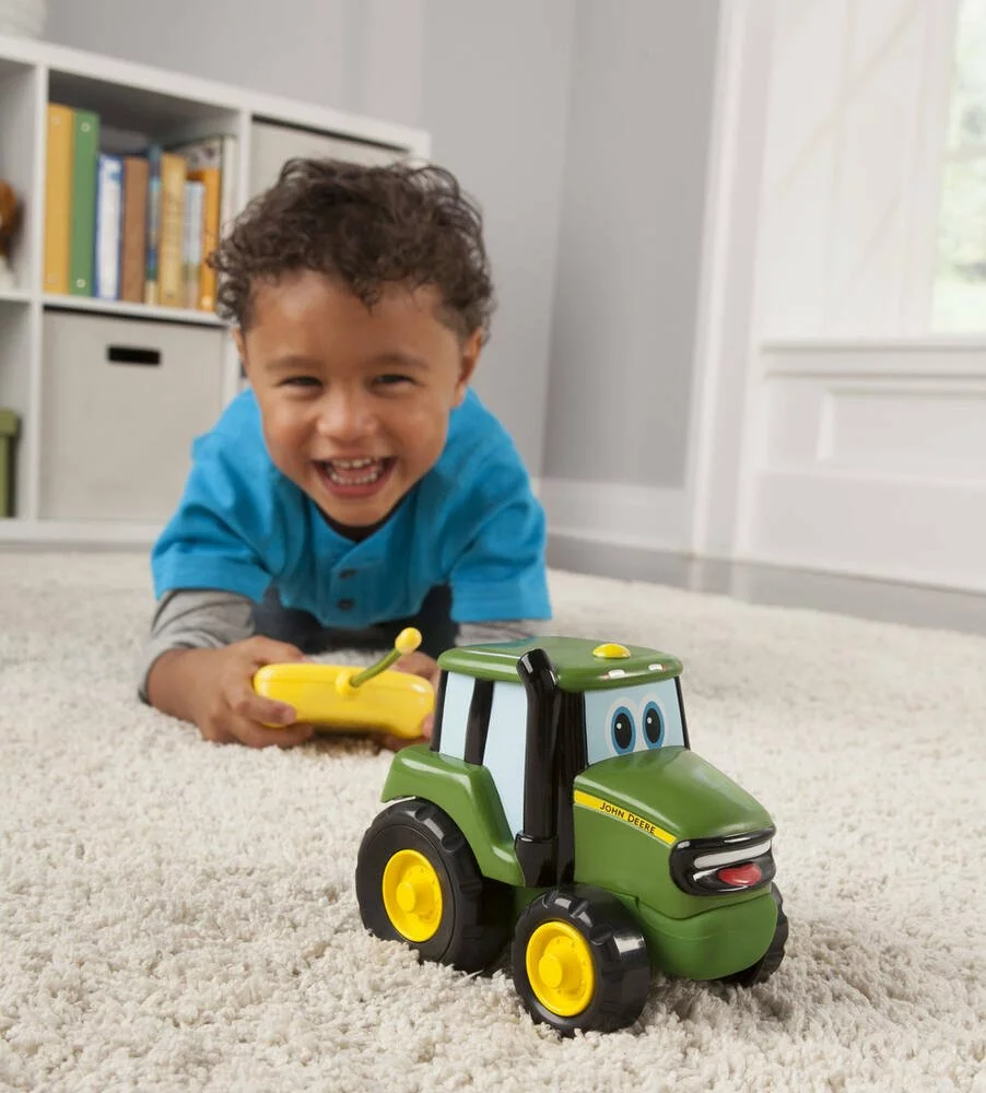 Britains JOHNNY LE TRACTEUR RADIOCOMMANDE 4 Britains JOHNNY LE TRACTEUR RADIOCOMMANDE – Image 2